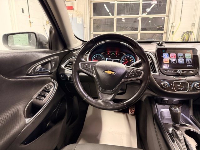 Used 2017 Chevrolet Malibu LT FWD image 19