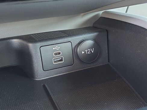 Used 2025 Ford Escape SE image 23