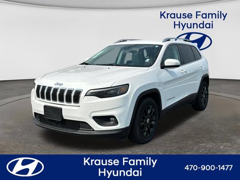 Used 2021 Jeep Cherokee Latitude Plus w/ Mopar Interior Package FWD image 3