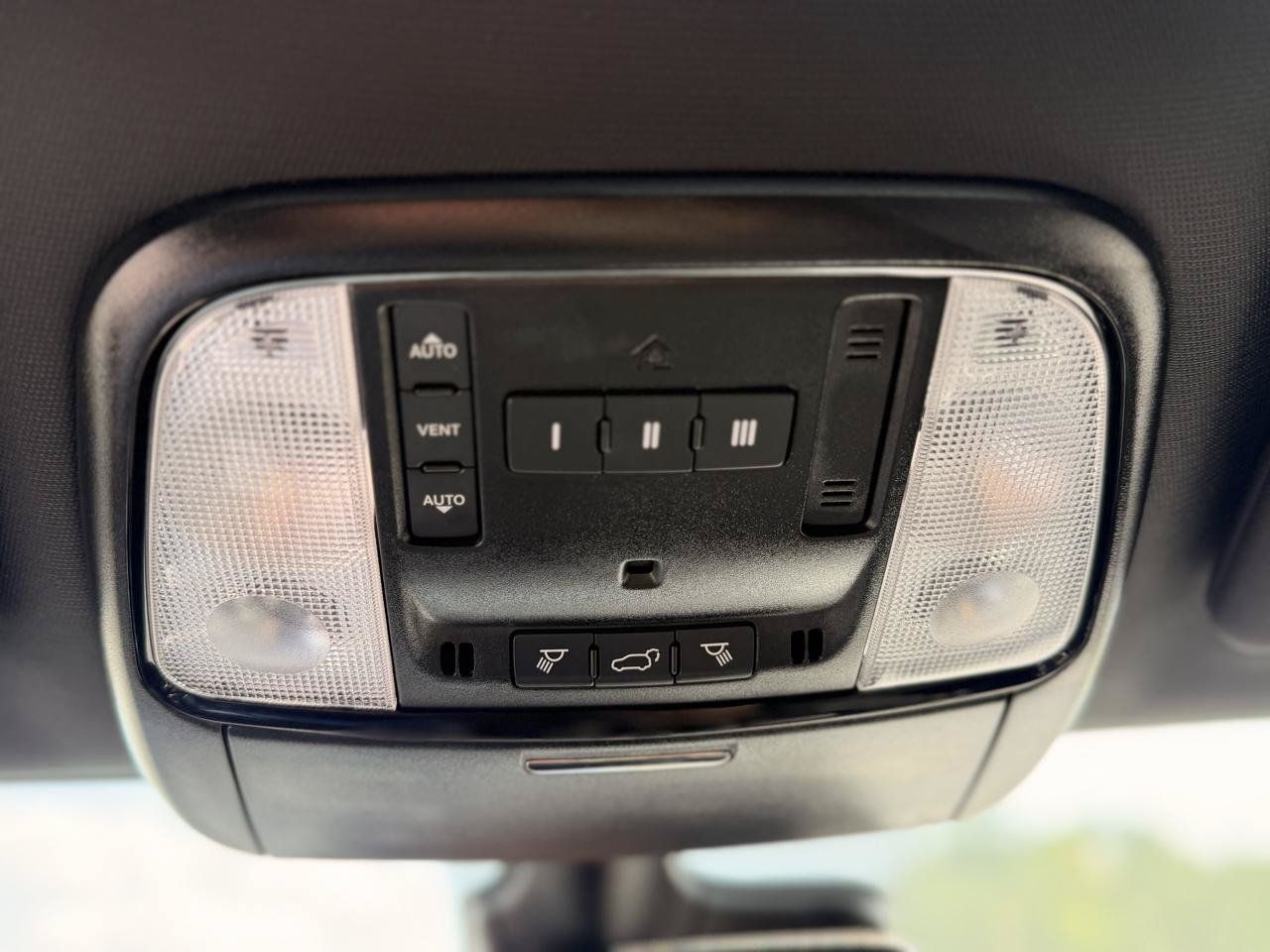 Used 2025 Dodge Durango R/T AWD/4WD image 34