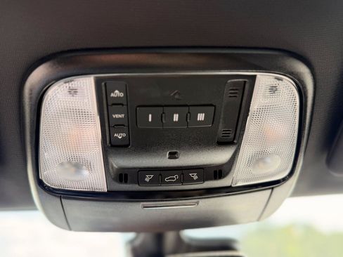 Used 2025 Dodge Durango R/T AWD/4WD image 34