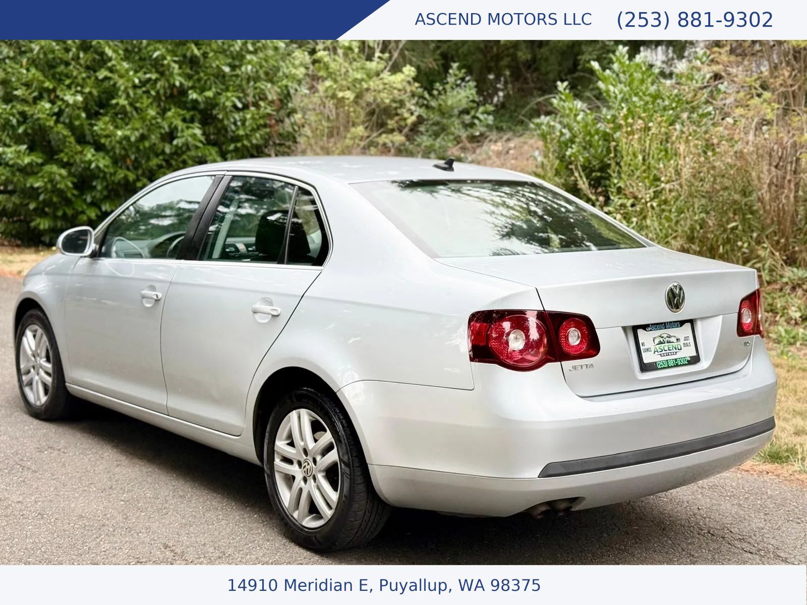 Used 2010 Volkswagen Jetta TDI FWD image 3