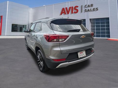 Used 2025 Chevrolet TrailBlazer LT AWD/4WD image 9