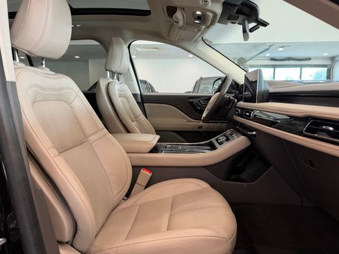 Used 2022 Lincoln Aviator Reserve RWD image 9