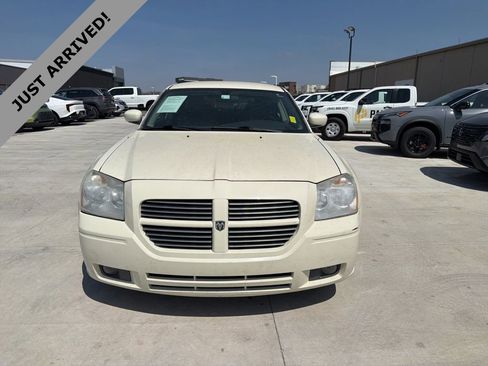 Used 2005 Dodge Magnum R/T w/ Convenience Group II image 2