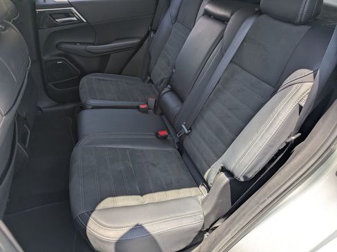 Used 2025 Mitsubishi Outlander SE AWD/4WD image 27