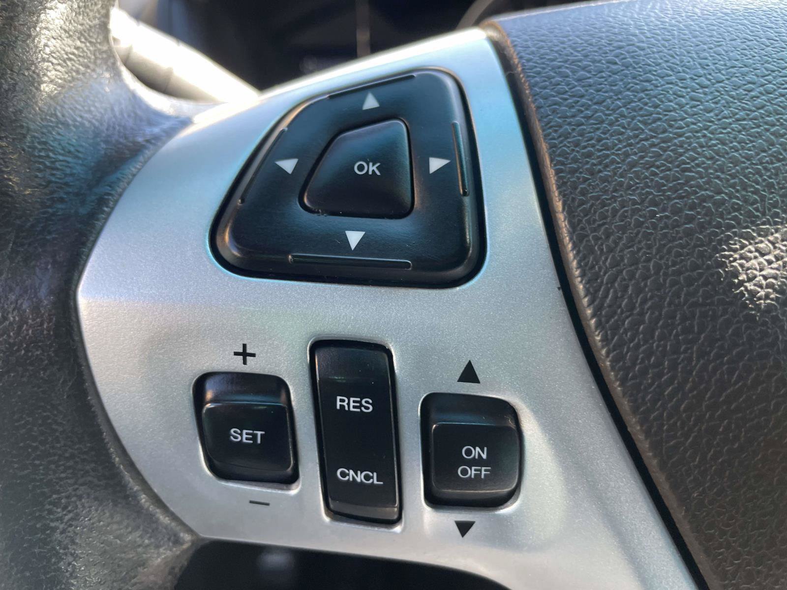 Used 2015 Ford Explorer XLT w/ Equipment Group 202A FWD image 23