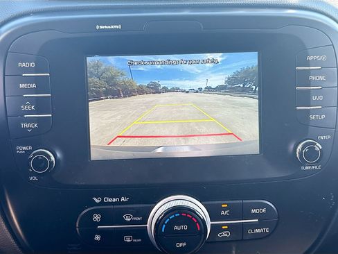 Used 2018 Kia Soul + FWD image 13