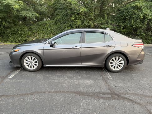 Used 2019 Toyota Camry LE FWD image 8