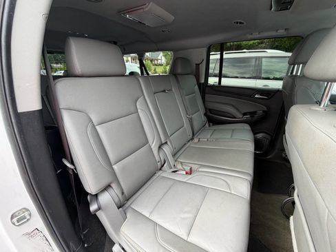 Used 2018 Chevrolet Suburban LT RWD image 33