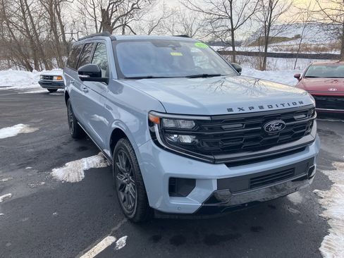 Used 2025 Ford Expedition Max Platinum w/ Stealth Performance Package image 2