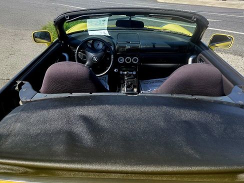 Used 2000 Toyota MR2 image 7