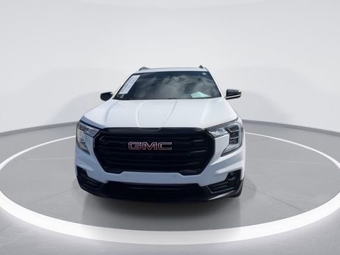 Used 2024 GMC Terrain SLT w/ Tech Package image 3