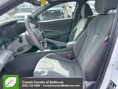 Used 2025 Hyundai Elantra SEL image 17