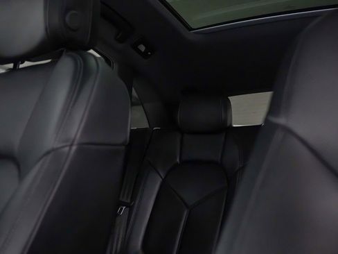 Certified 2025 Porsche Macan image 36