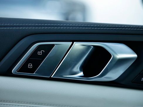 New 2026 BMW X5 xDrive50e w/ Executive Package image 16