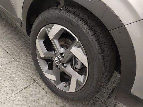 Used 2024 Hyundai Venue SEL FWD image 31