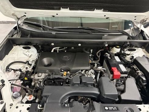 Used 2022 Toyota RAV4 LE AWD/4WD image 26
