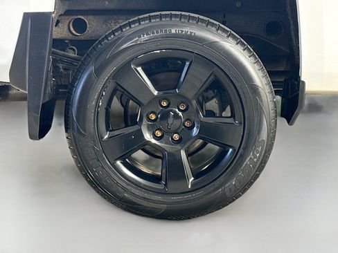 Used 2017 Chevrolet Silverado 1500 LT w/ Redline Edition AWD/4WD image 33