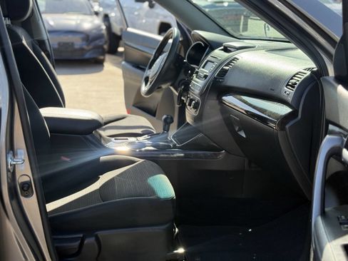 Used 2014 Kia Sorento LX FWD image 10