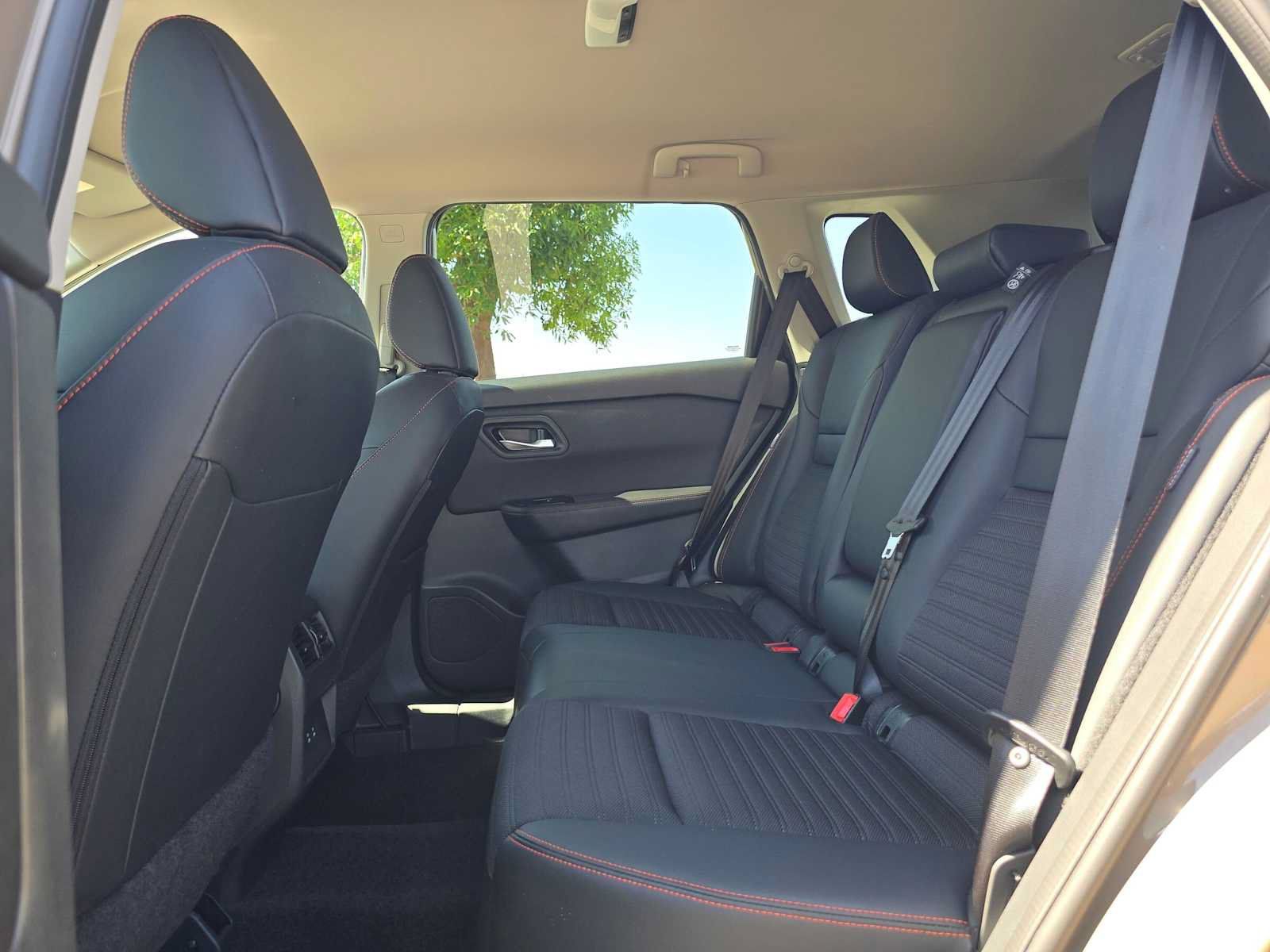 Used 2025 Nissan Rogue SV AWD/4WD image 16