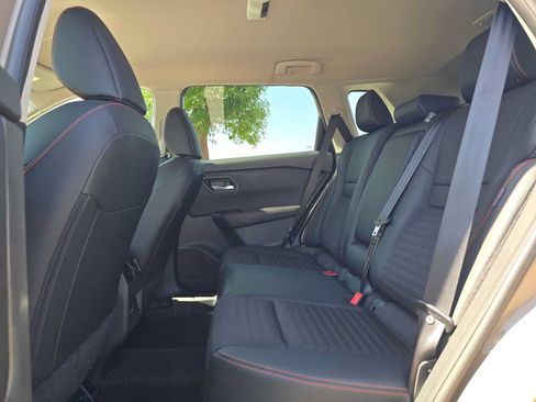 Used 2025 Nissan Rogue SV AWD/4WD image 16