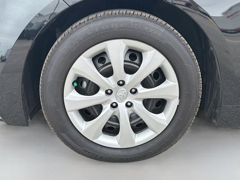 Used 2025 Toyota Corolla LE w/ Convenience Package image 39