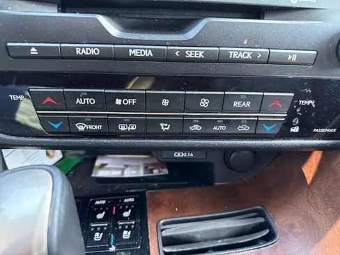 Used 2022 Lexus RX 350L Premium w/ Premium Package image 29