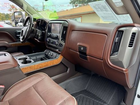Used 2015 Chevrolet Silverado 2500 High Country w/ Duramax Plus Package image 12