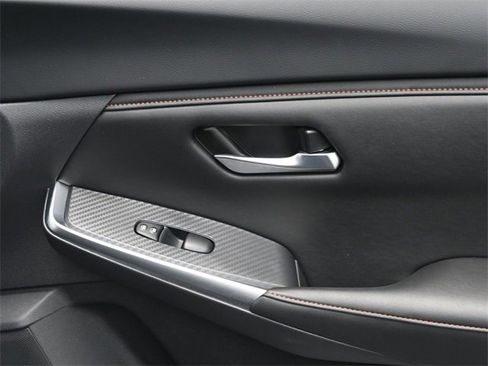 Used 2025 Nissan Sentra SR w/ SR Premium Package image 35