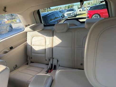 Used 2018 Lincoln Navigator Select image 6