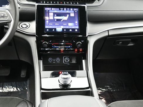 New 2025 Jeep Grand Cherokee L Altitude image 31