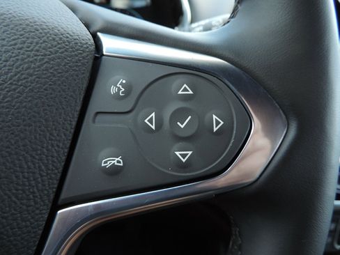 Used 2023 Chevrolet Traverse LT FWD image 25