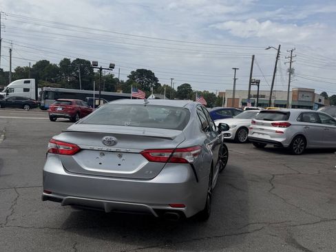 Used 2020 Toyota Camry SE FWD image 11
