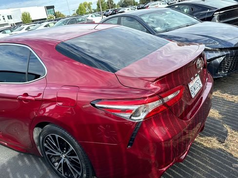Used 2018 Toyota Camry SE FWD image 5
