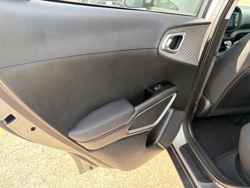 Used 2023 Kia Soul LX w/ Option Group 015 FWD image 9
