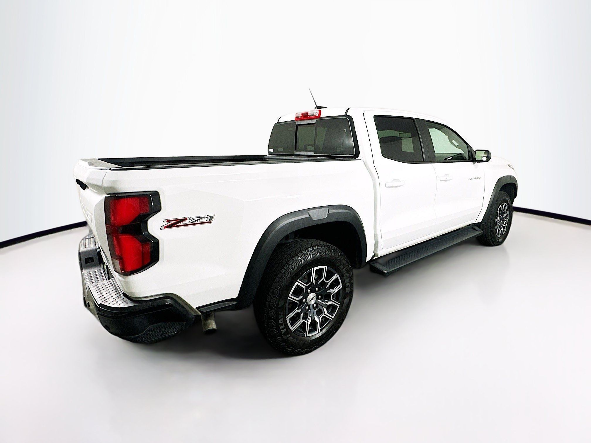Used 2024 Chevrolet Colorado Z71 w/ Z71 Convenience Package 2 AWD/4WD image 9