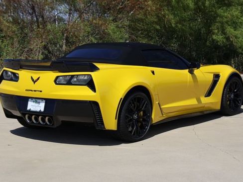 Used 2015 Chevrolet Corvette Z06 w/ 3LZ Preferred Equipment Group RWD image 8