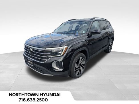 Used 2025 Volkswagen Atlas SE image 3