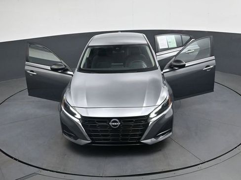 Used 2024 Nissan Altima 2.5 SV FWD image 39