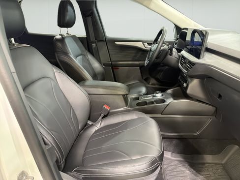 Used 2025 Ford Escape Platinum w/ Premium Technology Package AWD/4WD image 12