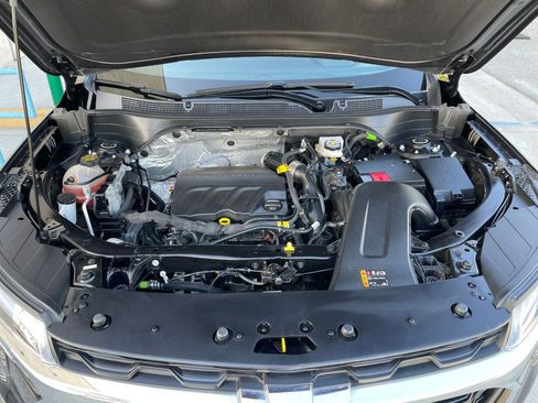 Used 2025 Chevrolet Trax LT image 32