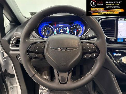 Used 2025 Chrysler Pacifica Limited FWD image 63