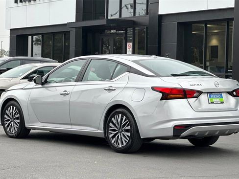 Used 2024 Nissan Altima 2.5 SV image 8