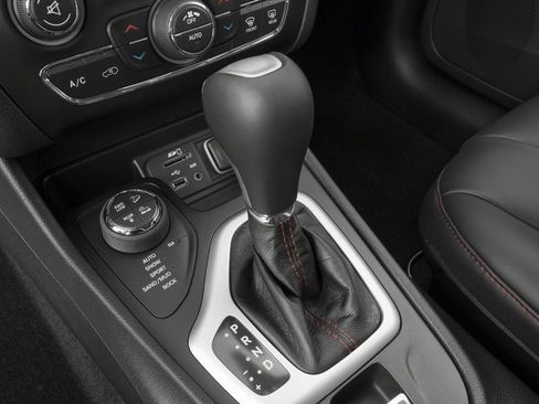 Used 2018 Jeep Cherokee Trailhawk w/ Cold Weather Group AWD/4WD image 14