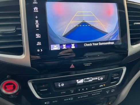 Used 2017 Honda Pilot Touring image 10
