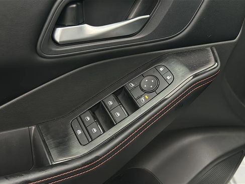 Used 2025 Nissan Rogue SV image 12