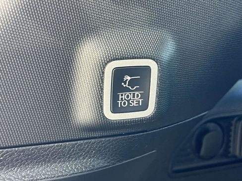 Used 2025 Jeep Grand Cherokee Limited image 12