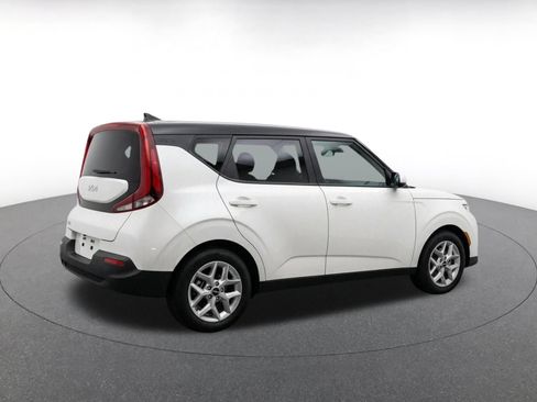 Used 2025 Kia Soul LX w/ LX Technology Package FWD image 9