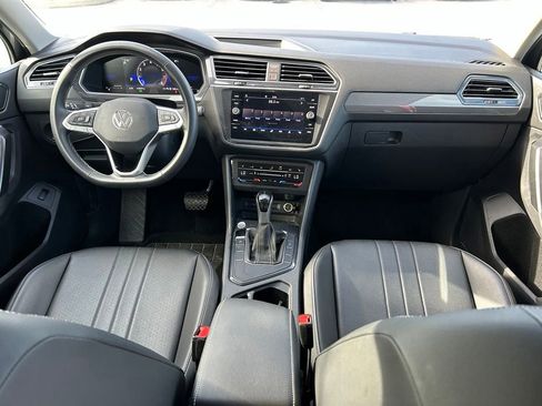 Used 2024 Volkswagen Tiguan SE FWD image 10